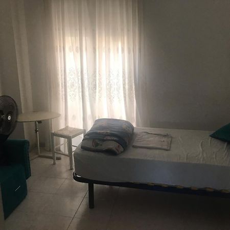 Malaga Habitacion En Apartamento Carlos Haya Appartement Buitenkant foto